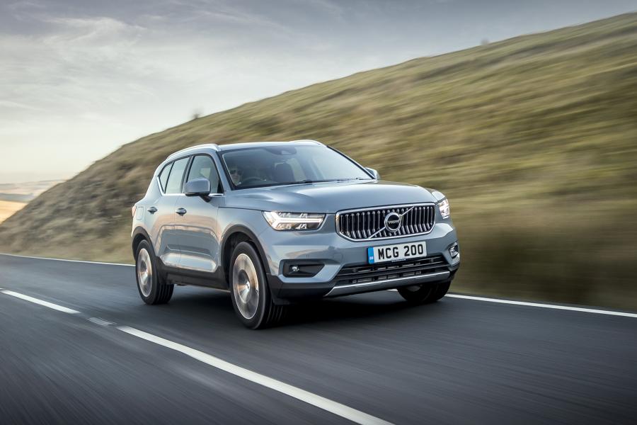  Volvo XC40 T5 Plug-in Hybrid Inscription 2002 года  (UK) (фото 1 из 40)